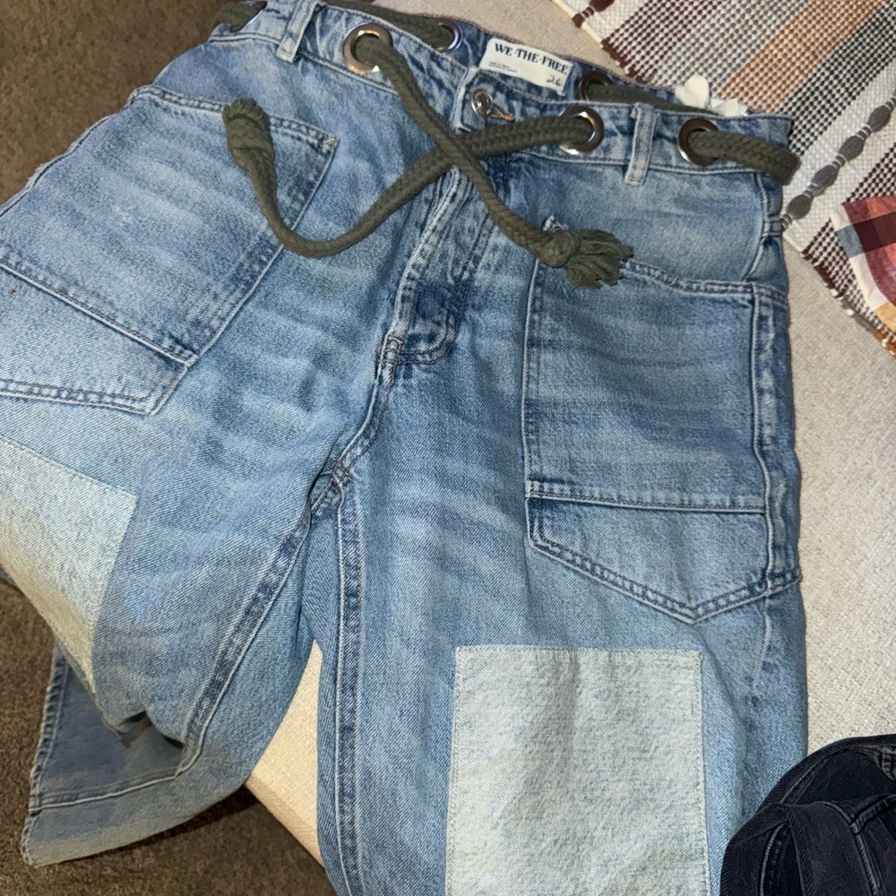 Free people Moxie Barrel Jeans.  Size 26 (run big) Color Tuest Blue